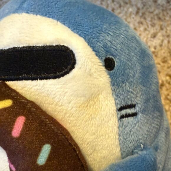 SAMEZU Nom Nom Shark Plush - Picture 3 of 6